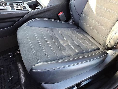 Used 2024 Mitsubishi Outlander SE AWD/4WD image 16