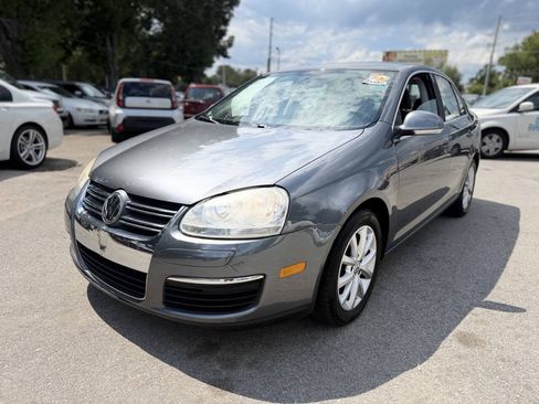 Used 2010 Volkswagen Jetta SE FWD image 1