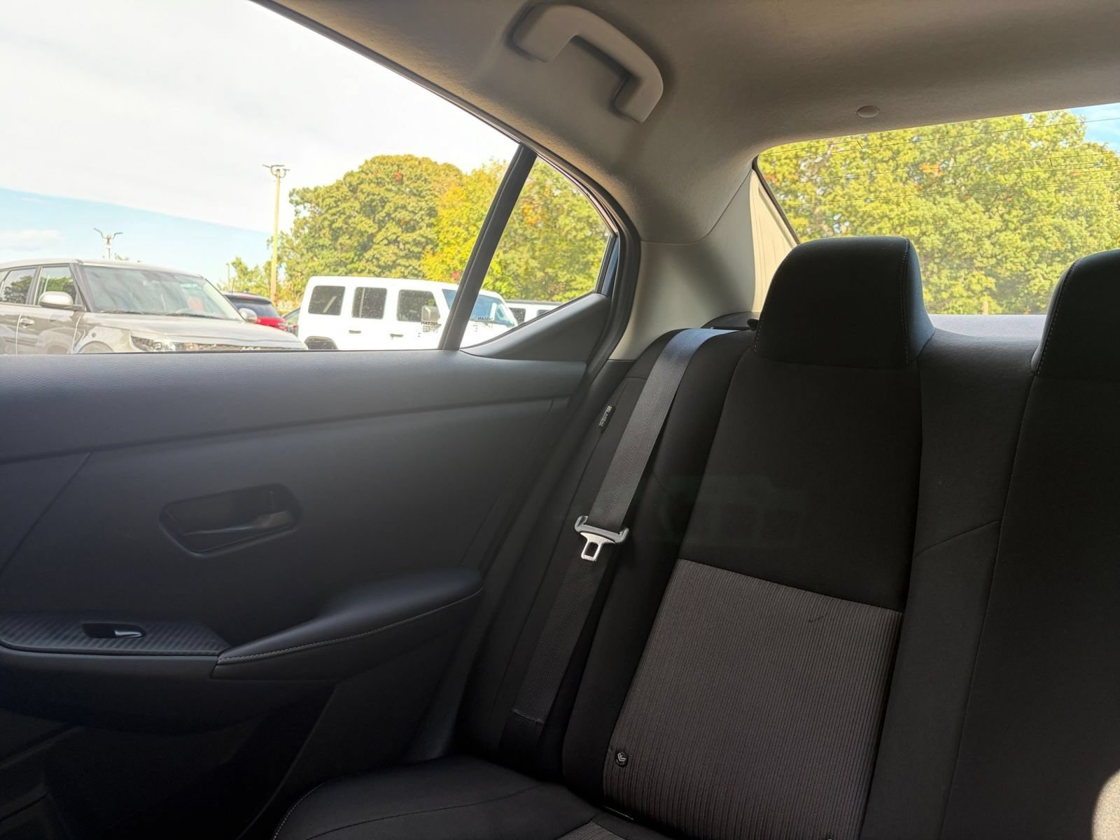 Used 2025 Nissan Sentra SV FWD image 36