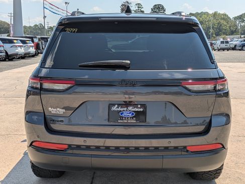 Used 2023 Jeep Grand Cherokee Altitude image 7