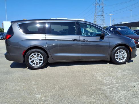 Used 2023 Chrysler Voyager LX FWD image 26