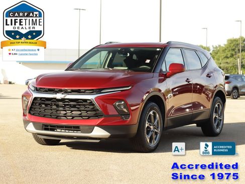 Used 2024 Chevrolet Blazer LT w/ Convenience Package FWD image 3