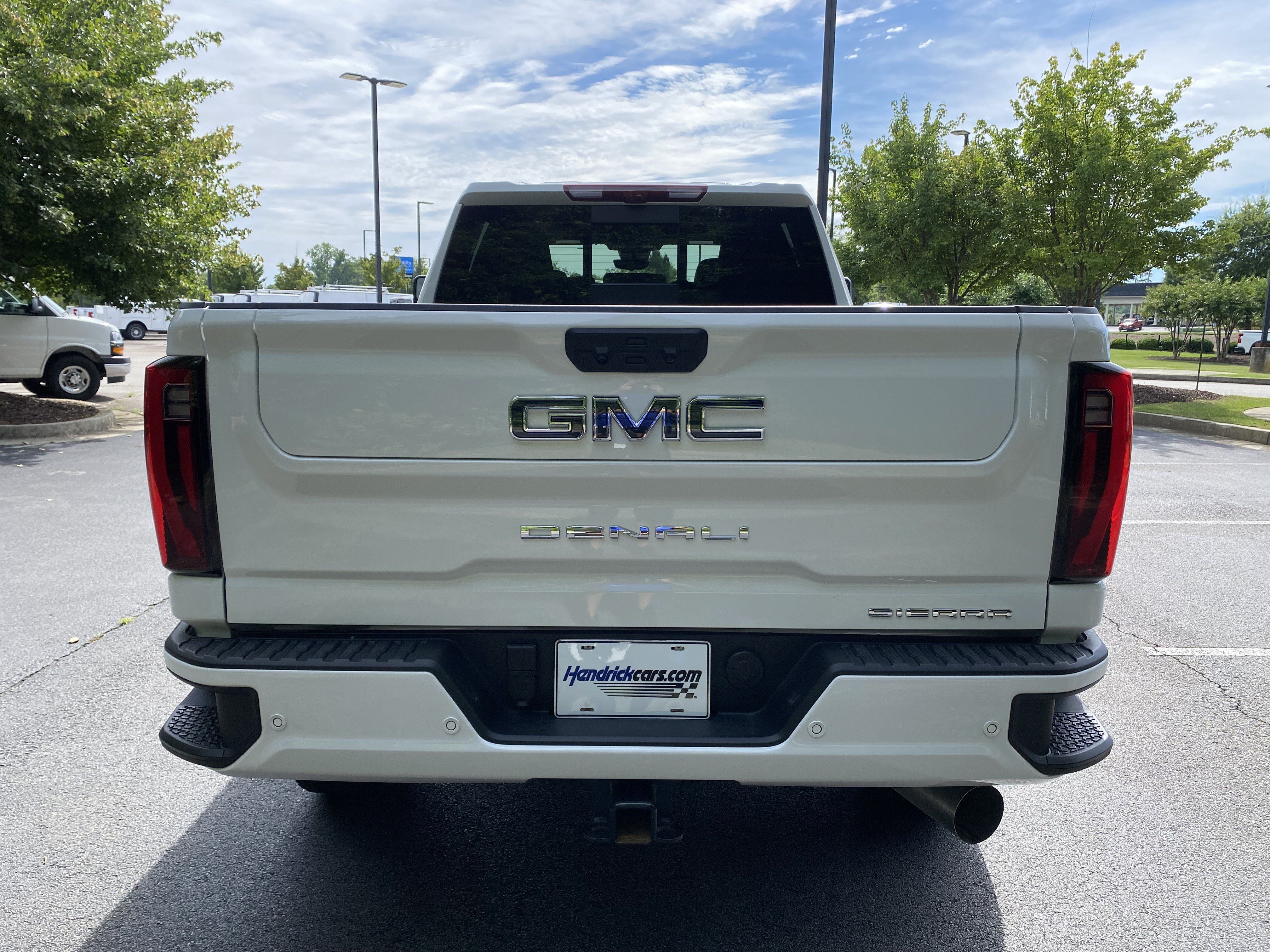 Used 2026 GMC Sierra 2500 Denali Ultimate AWD/4WD image 8