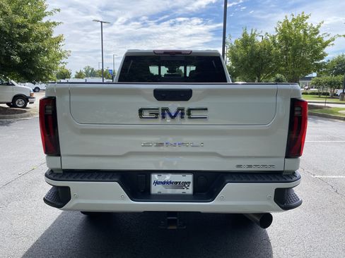 Used 2026 GMC Sierra 2500 Denali Ultimate AWD/4WD image 8