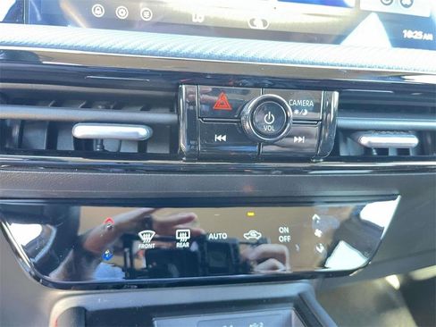 New 2026 Nissan Kicks SR image 18