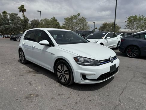 Used 2019 Volkswagen e-Golf SE w/ Driver Assistance Package image 2