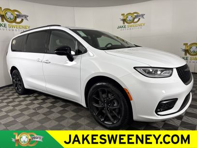 New 2026 Chrysler Pacifica Select