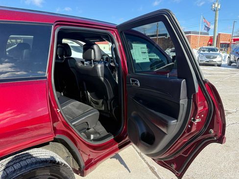 Used 2017 Jeep Grand Cherokee Altitude image 46