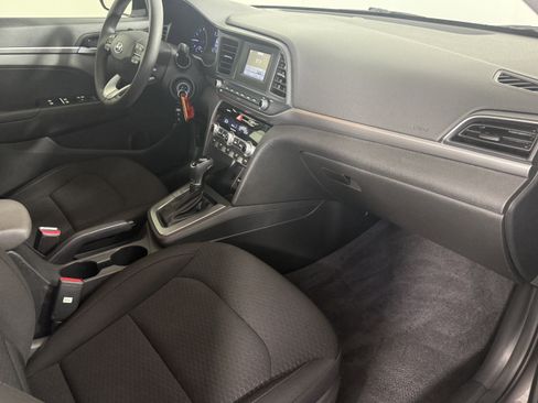 Used 2020 Hyundai Elantra SE w/ Cargo Package (C1) FWD image 9