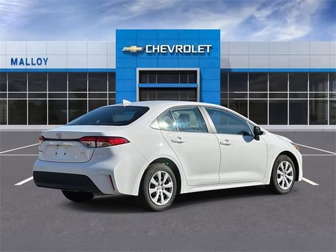 Used 2025 Toyota Corolla LE image 2