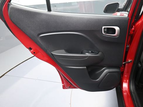 Used 2021 Hyundai Venue SE image 12