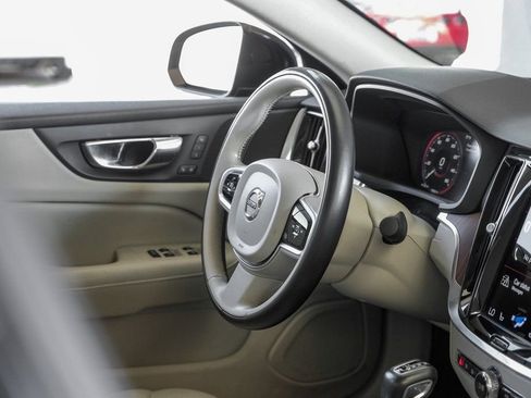 Used 2021 Volvo S60 T5 Momentum image 11