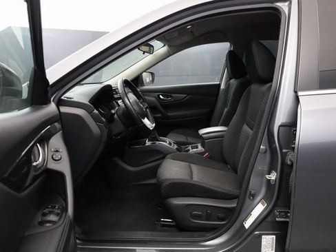 Used 2020 Nissan Rogue SV w/ Premium Package image 11