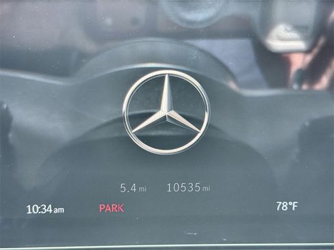 Used 2024 Mercedes-Benz GLB 250 GLB 250 w/ Driver Assistance Package image 10