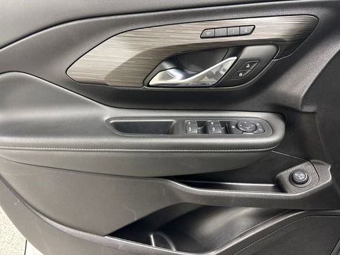 Used 2024 GMC Terrain SLT image 10