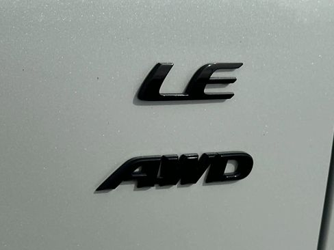 Certified 2022 Toyota Corolla Cross LE image 32