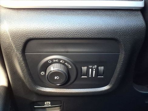 Used 2023 Jeep Grand Cherokee Limited w/ Black Appearance Package image 24