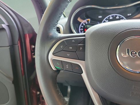 Used 2019 Jeep Grand Cherokee Laredo w/ Laredo X Package image 17