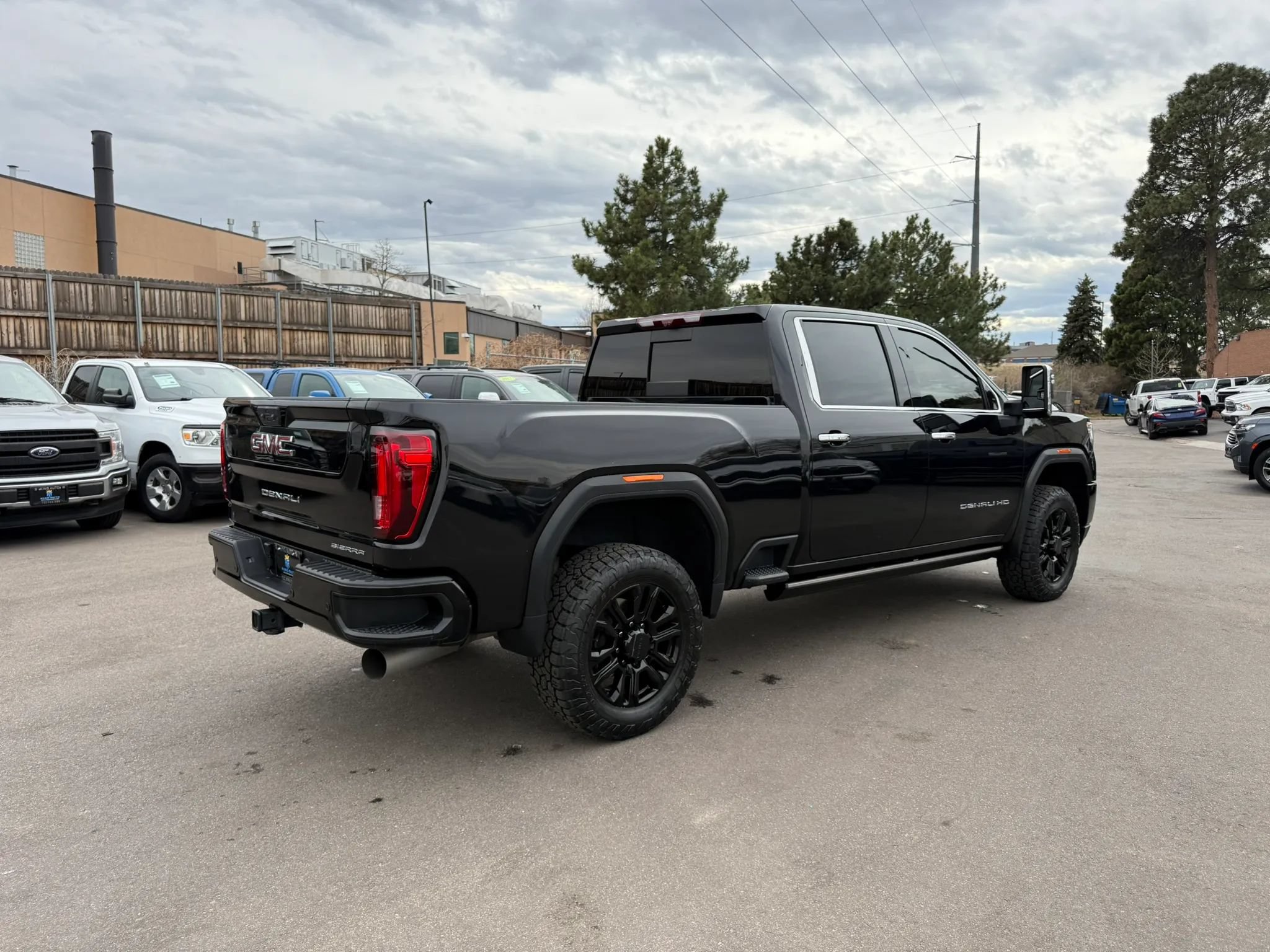 Used 2022 GMC Sierra 2500 Denali w/ Denali Black Diamond Edition AWD/4WD image 10