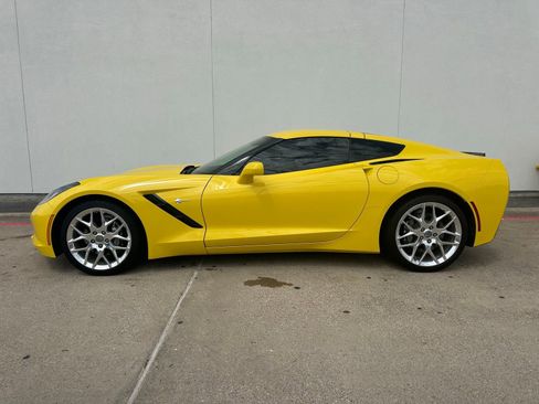 Used 2019 Chevrolet Corvette Stingray Coupe w/ 1LT RWD image 4