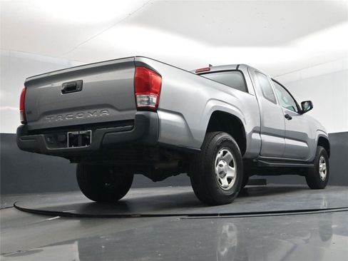 Used 2016 Toyota Tacoma SR image 24
