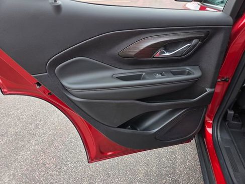 Used 2024 GMC Terrain SLT w/ Infotainment Package II image 51