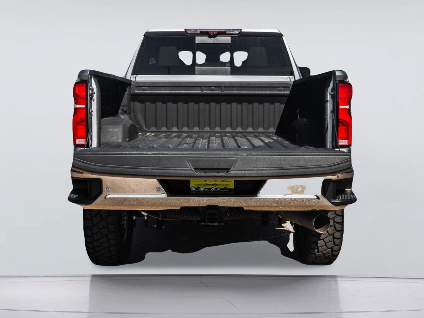 Used 2024 Chevrolet Silverado 3500 LTZ w/ LTZ Convenience Package AWD/4WD image 9