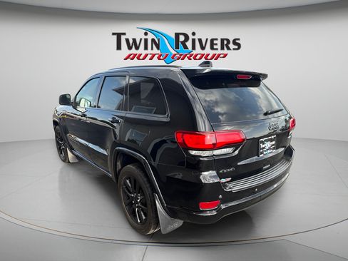 Used 2021 Jeep Grand Cherokee Laredo X AWD/4WD image 2