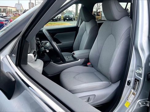 Certified 2023 Toyota Highlander LE image 8