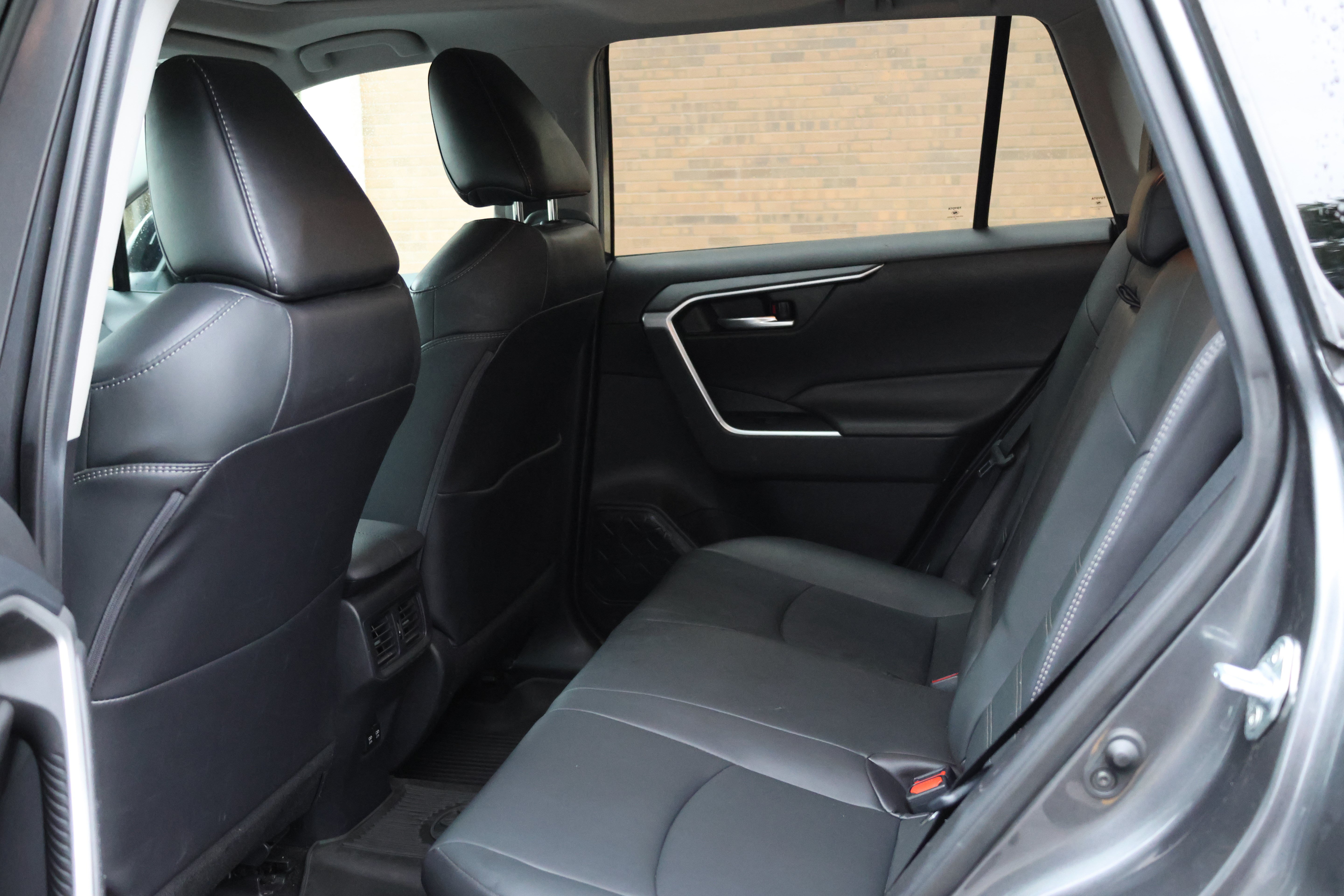 Used 2021 Toyota RAV4 XLE Premium AWD/4WD image 16