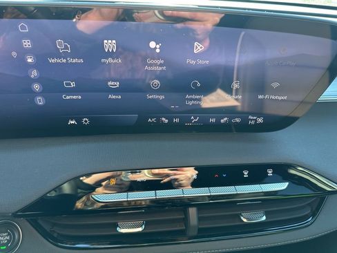 Used 2025 Buick Enclave Preferred image 23