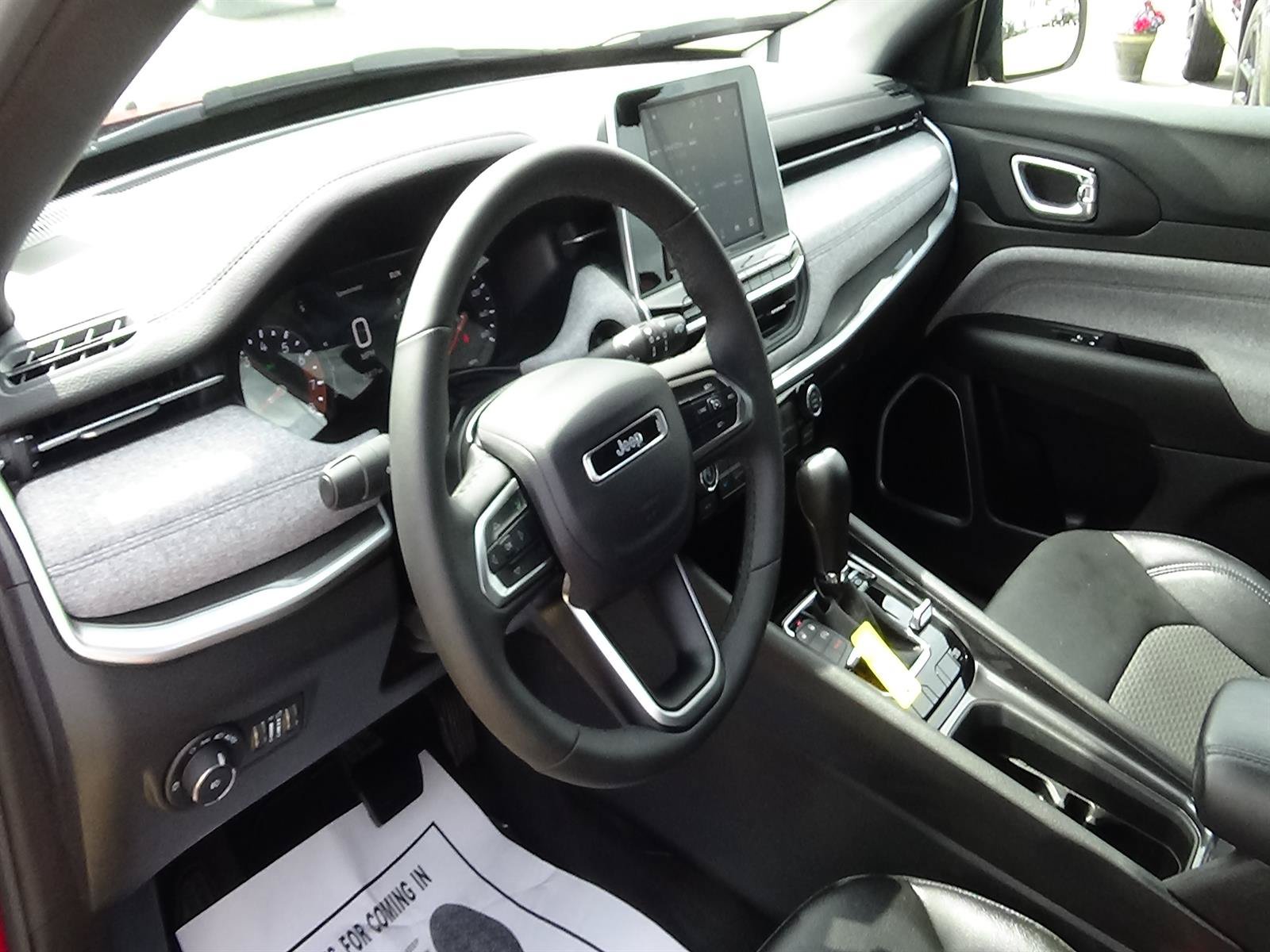 Certified 2025 Jeep Compass Latitude AWD/4WD image 19