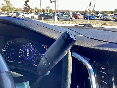 Used 2020 Cadillac Escalade 2WD image 14