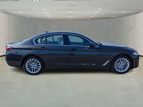 Used 2022 BMW 530i xDrive image 2