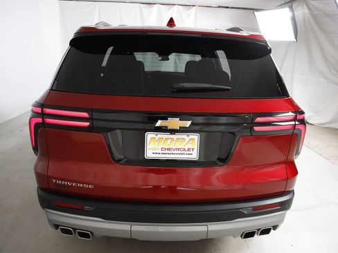 Used 2025 Chevrolet Traverse LT w/ Sun and Wheel Package FWD image 4