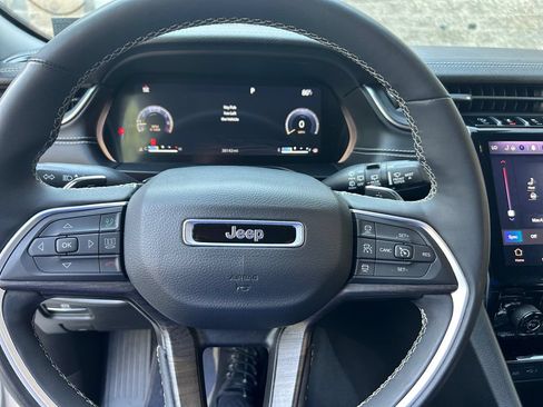 Certified 2023 Jeep Grand Cherokee Limited AWD/4WD image 15