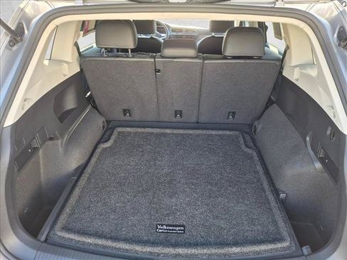 Used 2024 Volkswagen Tiguan SE AWD/4WD image 6