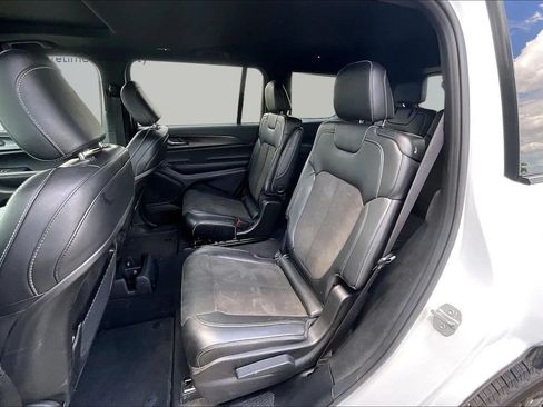 Used 2025 Jeep Grand Cherokee L Altitude AWD/4WD image 28