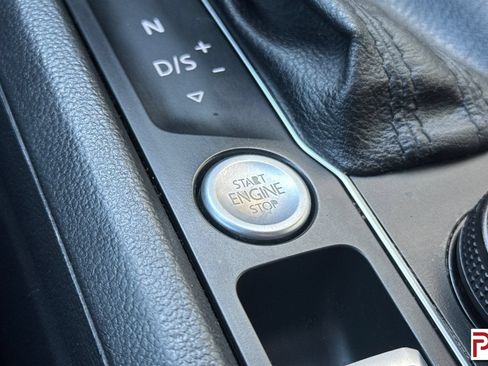 Used 2020 Volkswagen Atlas Cross Sport SE AWD/4WD image 25
