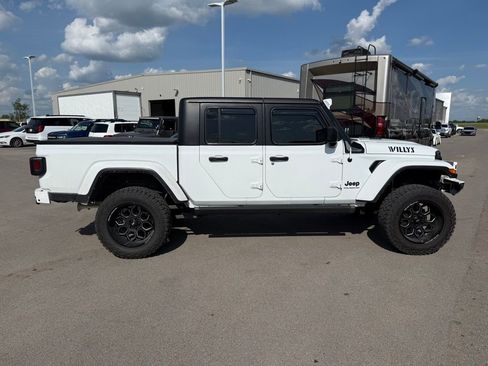 Used 2023 Jeep Gladiator Willys image 17