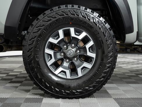 Used 2023 Toyota Tacoma TRD Off-Road image 44