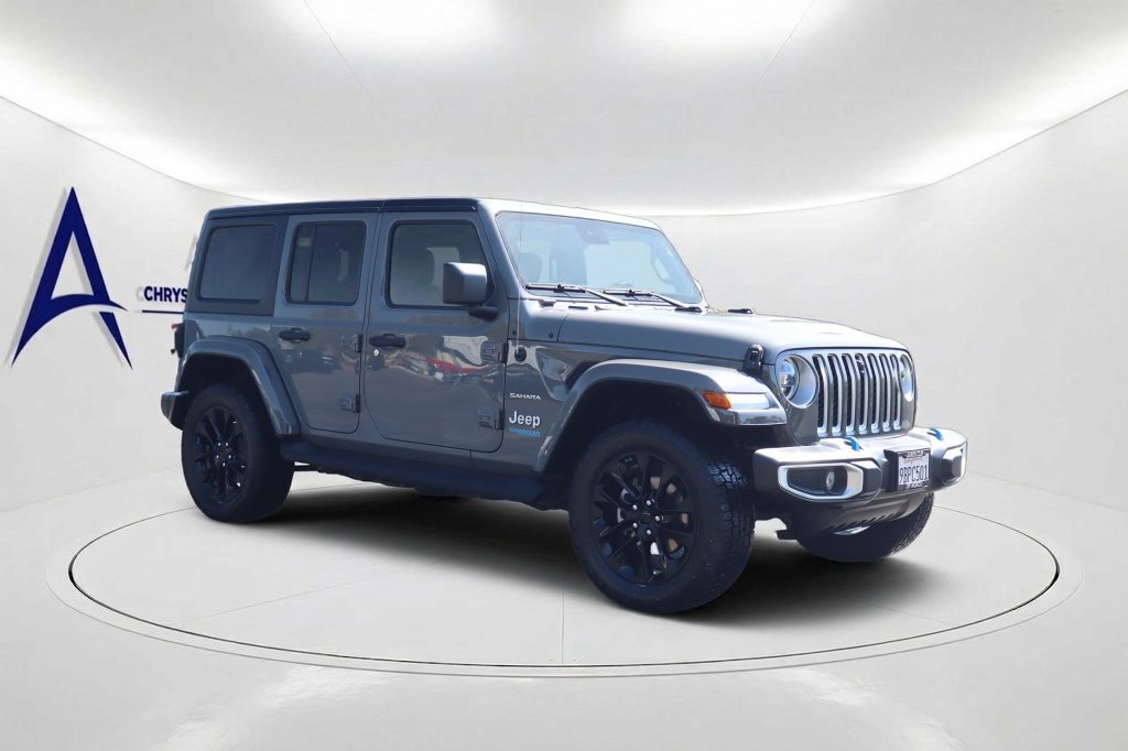 Used 2022 Jeep Wrangler Unlimited Sahara w/ Cold Weather Group AWD/4WD image 3