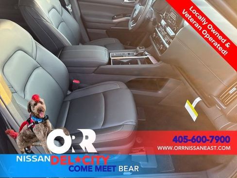 New 2025 Nissan Pathfinder SL w/ Black Appearance Package image 14