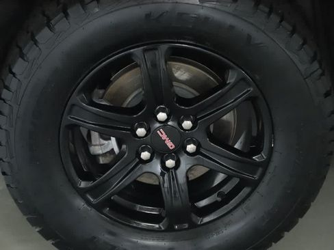 Used 2023 GMC Acadia AT4 w/ Technology Package AWD/4WD image 12