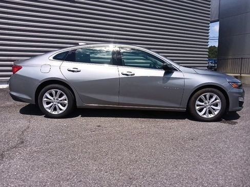 Used 2024 Chevrolet Malibu LT FWD image 2