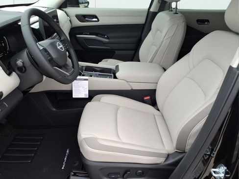 New 2026 Nissan Pathfinder SL image 14