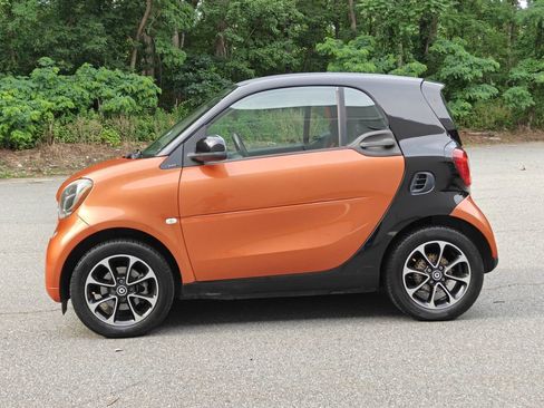 Used 2016 smart fortwo passion RWD image 6