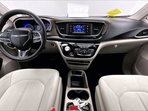 Used 2017 Chrysler Pacifica LX image 15