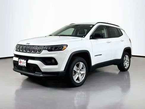 Used 2022 Jeep Compass Latitude AWD/4WD image 3