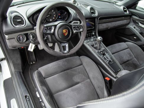 Certified 2021 Porsche 718 Boxster Spyder RWD image 4